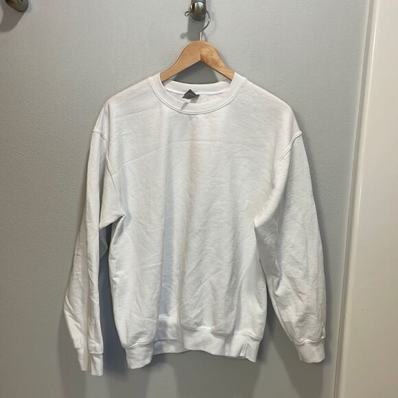 Gildan Tops - NWOT Gildan woman’s white sweatshirt